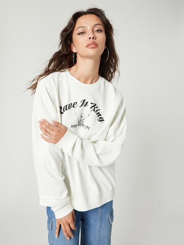 Sweat-shirt 'Kaori' SHYX en blanc