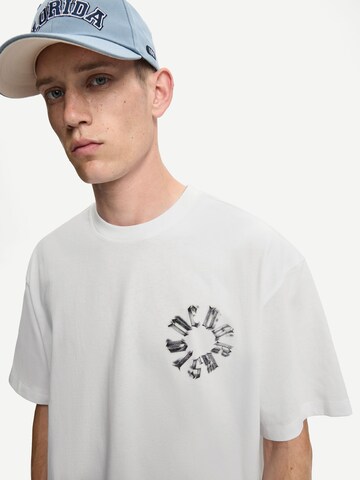 Bershka Тениска в бяло