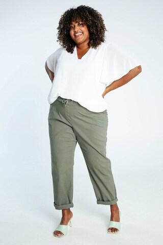 Paprika Loose fit Chino Pants in Green
