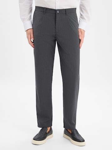 Finshley & Harding Regular Hose in Grau: Vorderseite