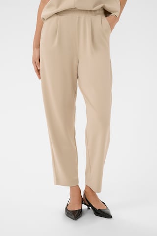Kaffe Tapered Bukser med lægfolder 'KAAnnie' i beige: forside