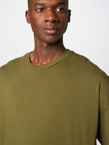 AMERICAN VINTAGE قميص بلون أخضر