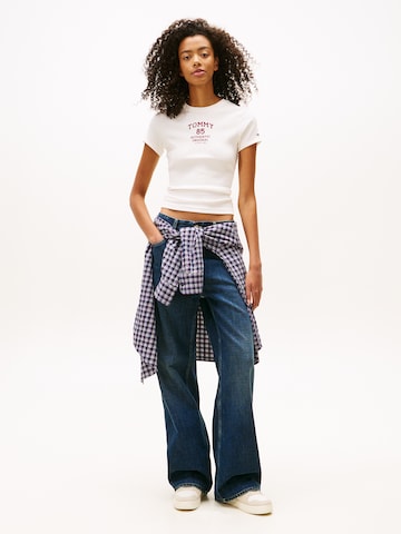 Tricou de la Tommy Jeans pe alb