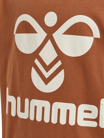 Hummel T-Shirt 'Tres' in Braun