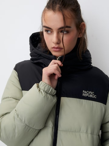 Pull&Bear Between-Season Jacket in Green