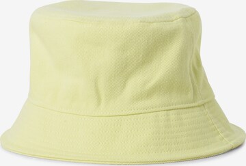 Chapeaux GUESS en vert : devant