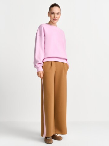 Rich & Royal Sweatshirt in Purple: front