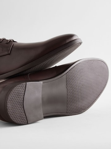 Chaussure à lacets Next en marron