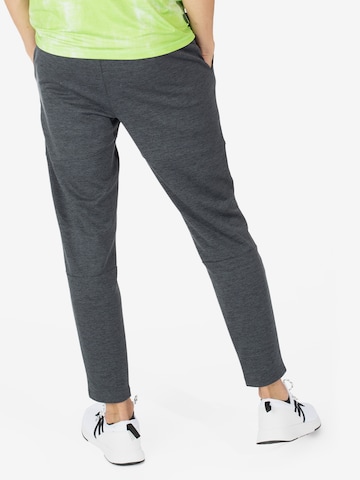 Tapered Pantaloni de la Spyder pe gri