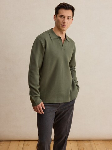 DAN FOX APPAREL Свитер 'Jaron' в Зеленый: спереди