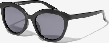 Lunettes de soleil 'MARLENE' Pilgrim en noir : devant