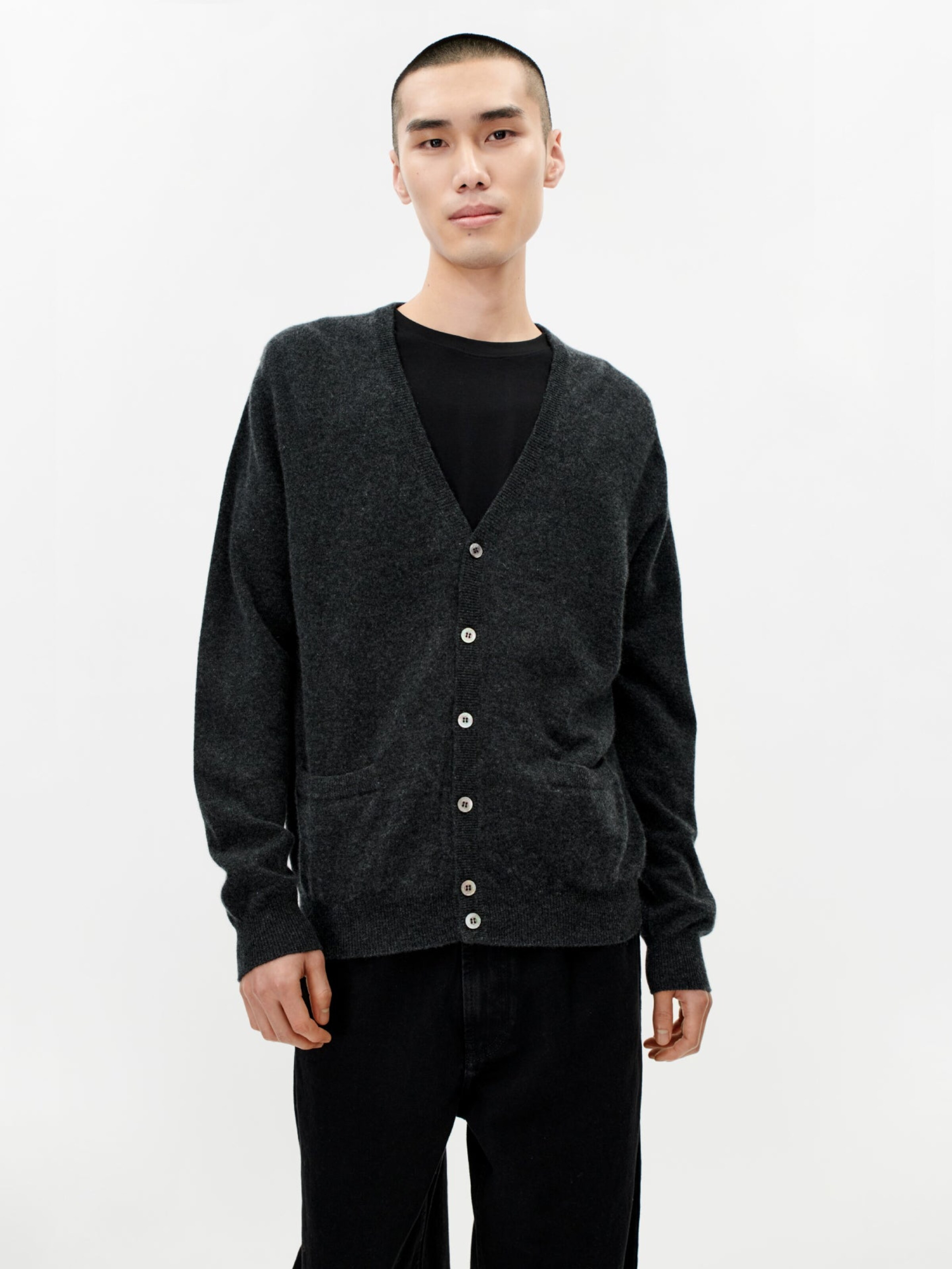 GOBI Cashmere Kofta i grå: framsida