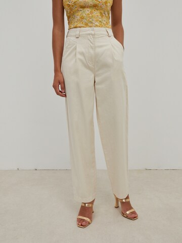 EDITED Loose fit Pleat-Front Pants 'Taylor' in Beige: front