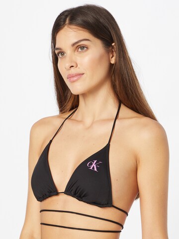 Calvin Klein SwimwearTrokutasti Bikini gornji dio - crna boja: prednji dio