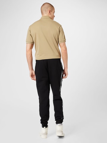 LACOSTE - Tapered Pantalón en negro