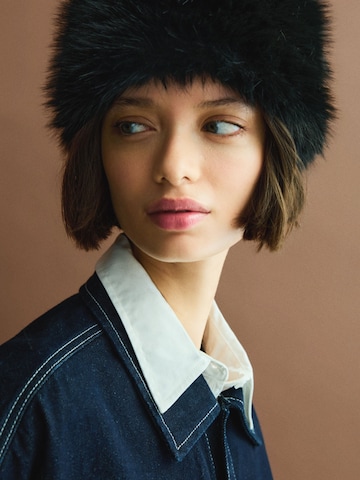 Bershka Beanie in Black