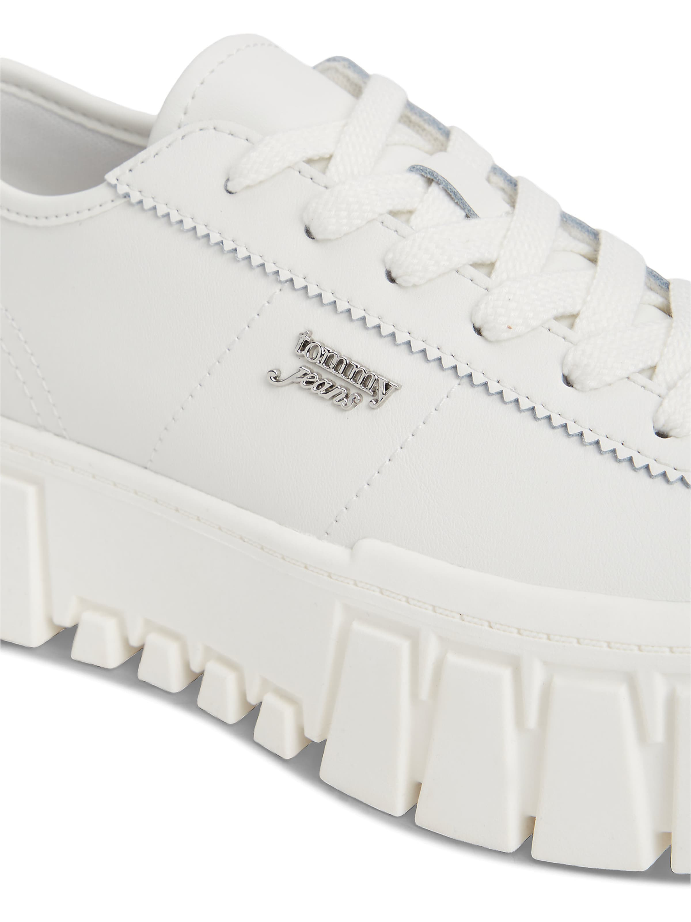 Tommy Jeans Sneakers in Beige