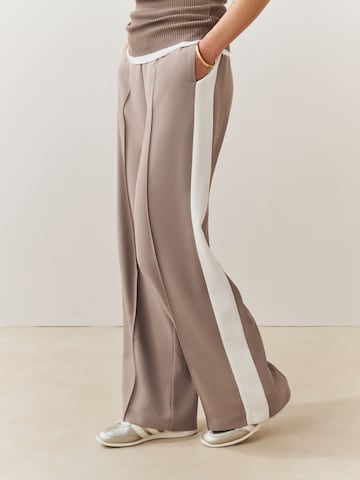 Wide Leg Pantalon à plis Next en beige : devant
