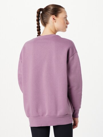 UNDER ARMOUR - Sweatshirt de desporto em roxo