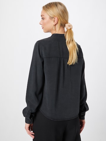 Noisy may Blouse 'CARRIE' in Zwart