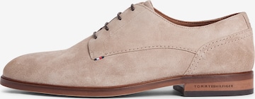 Chaussure à lacets TOMMY HILFIGER en beige : devant
