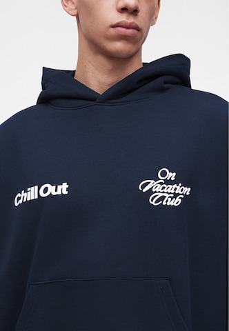 Sweat-shirt 'Chill Out' On Vacation en bleu : devant
