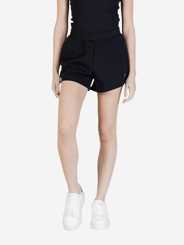 Wide leg Pantaloni 'SILVY SHORTS V6GD14 K3090' di GUESS in nero: frontale