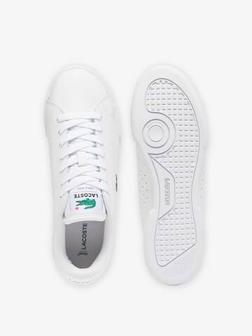 LACOSTE Sneaker 'Carnaby Cup' in Weiß