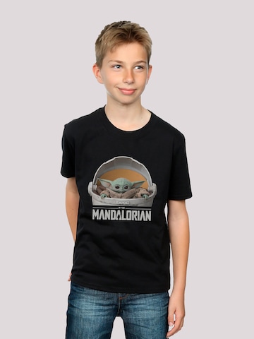 F4NT4STIC T-Shirt 'The Mandalorian Baby Yoda Pod' in Schwarz: predná strana