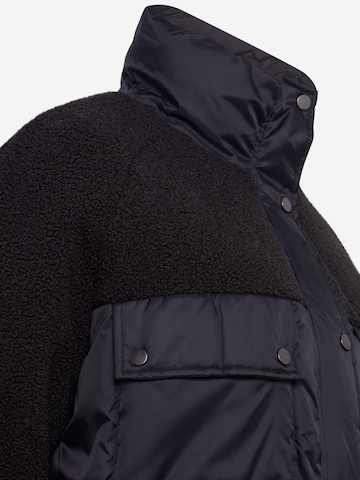 Urban Classics Демисезонная куртка 'Sherpa' в Черный