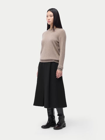 GOBI Cashmere Sweater 'Women's Essential Cashmere Crewneck Sweater' in Beige