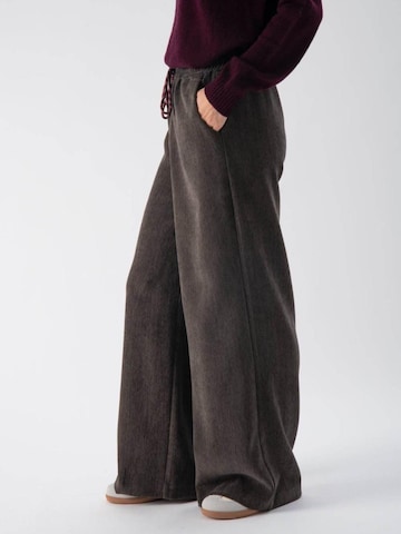 Completo pantalone 'Chenille trousers with drawstring' di MND in grigio