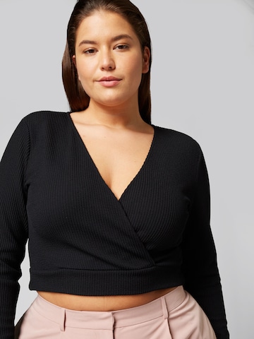 Guido Maria Kretschmer Curvy - Camiseta 'Carla' en negro