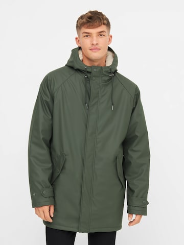 Derbe Winterjacke 'Trekholm' in Grün: Vorderseite
