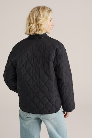 WE Fashion Демисезонная куртка в Черный