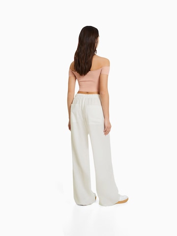 Bershka Wide Leg Hose in Weiß