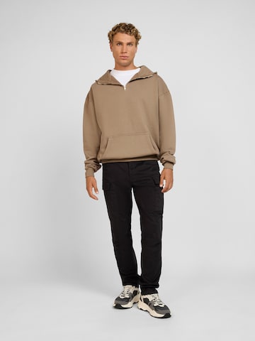 yazubi Regular Cargo Pants 'Jayden' in Black