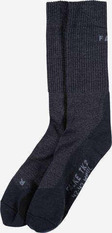 Chaussettes de sport ''TK2 Explore' FALKE en bleu : devant