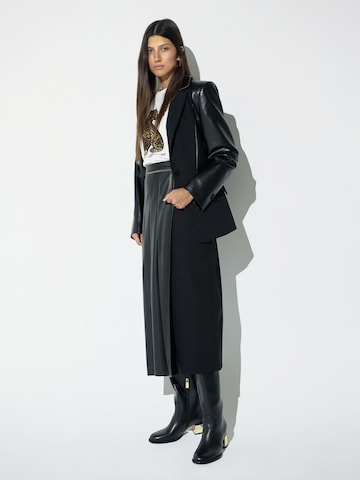 Lola Casademunt Rock in Schwarz