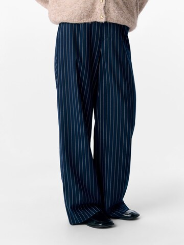 Wide Leg Pantalon 'OBJLISA' OBJECT en bleu : devant