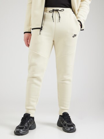 Nike Sportswear Tapered Bukser 'TCH FLC' i grøn: forside