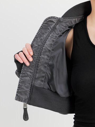 ALPHA INDUSTRIES Přechodná bunda – šedá