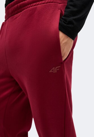 Tapered Pantaloni sport de la 4F pe roșu