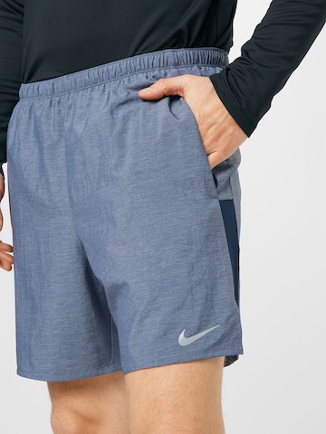 NIKE Regular Sportshorts 'Challenger' in Blau