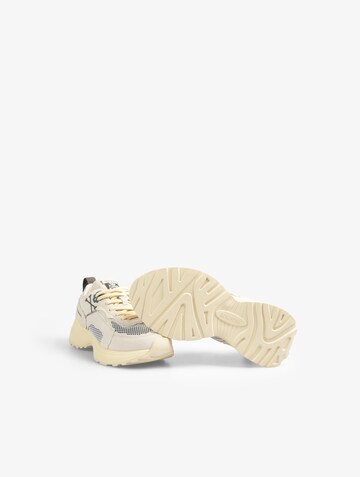 Sneaker bassa 'Sofi' di Scalpers in beige