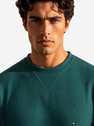TOMMY HILFIGER - Sudadera 'ESS SEASONAL FLEECE MW0MW40000' en verde
