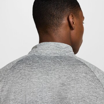 NIKE Funktionsshirt 'Stride' in Grau