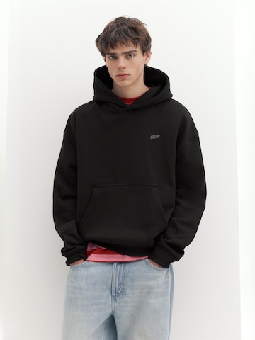 Pull&Bear Tréning póló 'STWD' - fekete