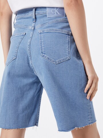 Calvin Klein Jeans Loosefit Shorts in Blau