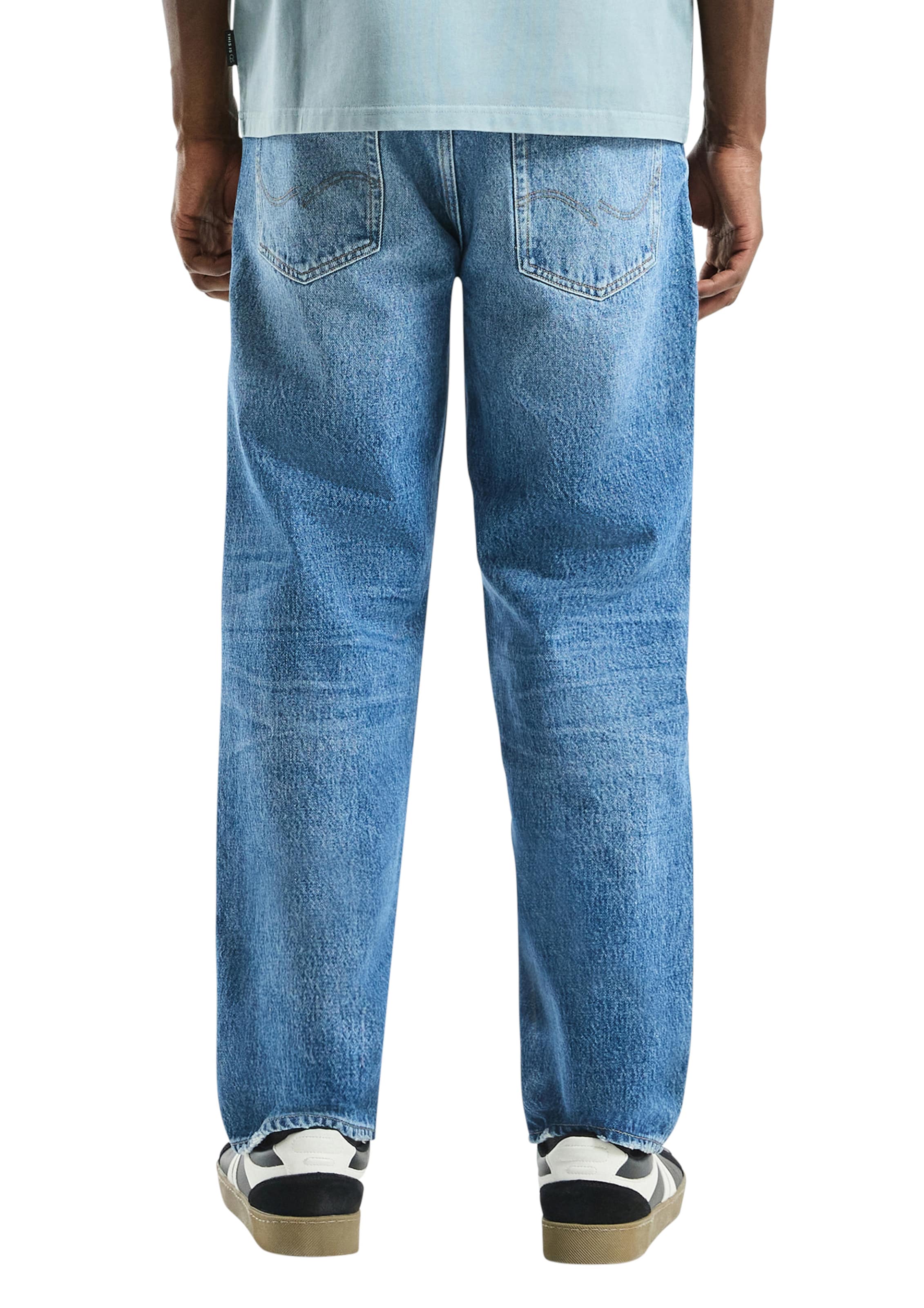 QS Tapered Jeans in Blau